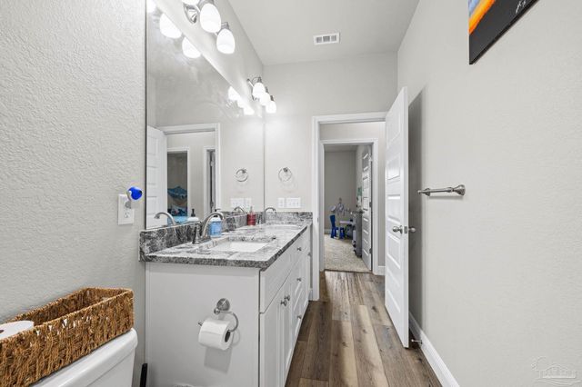 922 E Edney Ave, Crestview, FL 32539