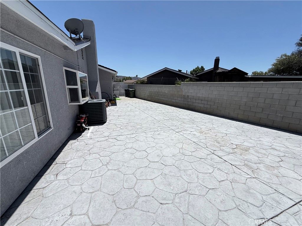 Image 11 of property listing at 2290 Rohner Court, Simi Valley, CA 93063