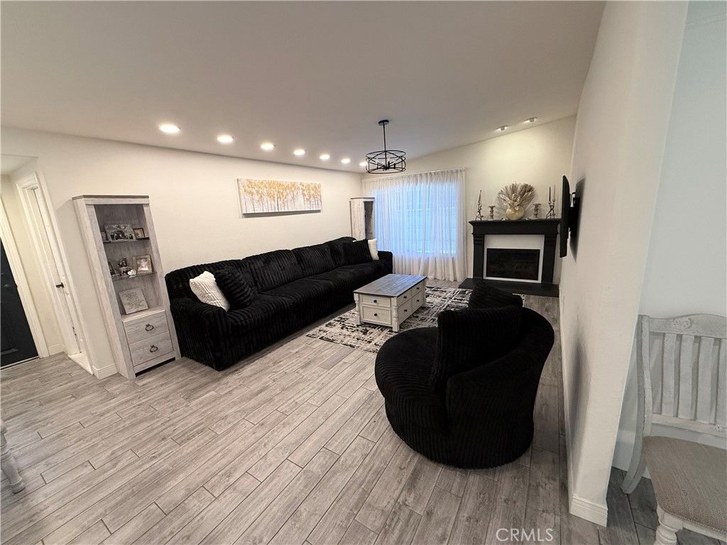 Image 4 of property listing at 2290 Rohner Court, Simi Valley, CA 93063