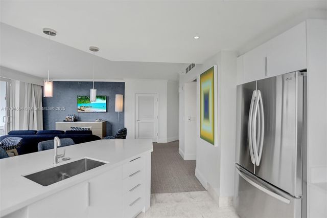 4401 Collins Ave 814, Miami Beach, FL 33140