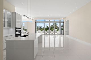 2 Water Club Way 301, North Palm Beach, FL 33408