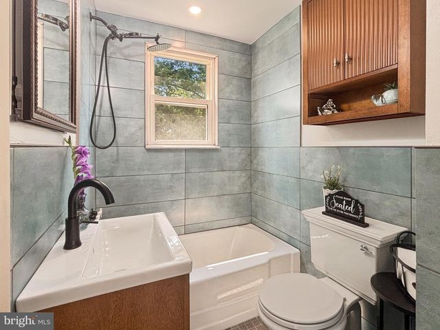 57 OHIO AVE, Blackwood, NJ 08012