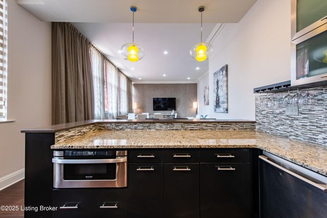 133 S 3rd St APT 403, Louisville, KY 40202