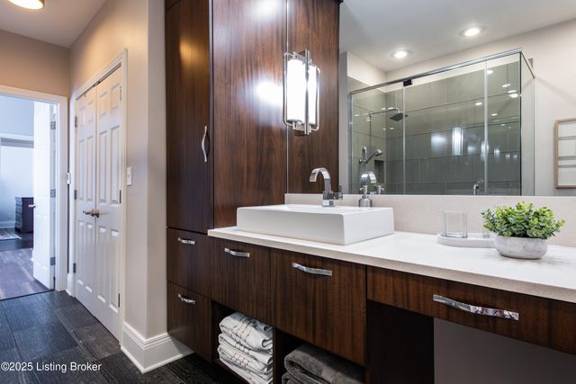 133 S 3rd St APT 403, Louisville, KY 40202