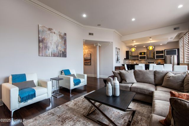 133 S 3rd St APT 403, Louisville, KY 40202