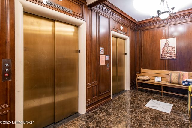 133 S 3rd St APT 403, Louisville, KY 40202