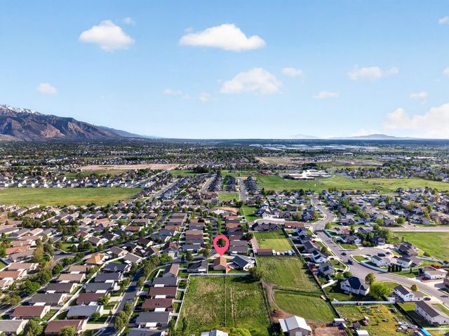2465 N DORCHESTER AVE, Harrisville, UT 84414