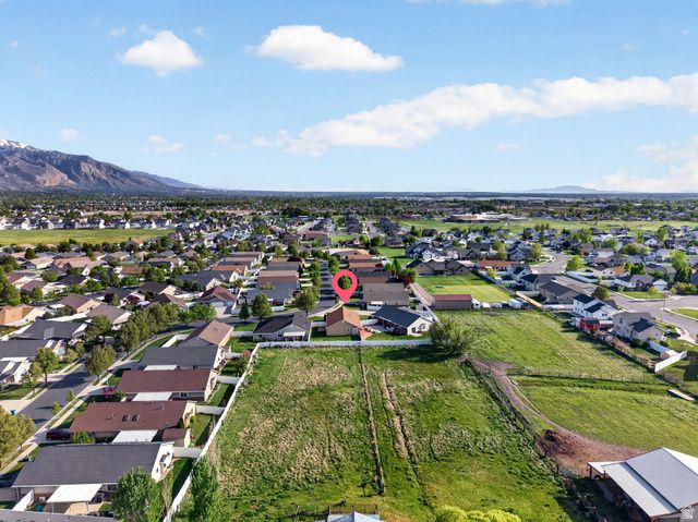 2465 N DORCHESTER AVE, Harrisville, UT 84414