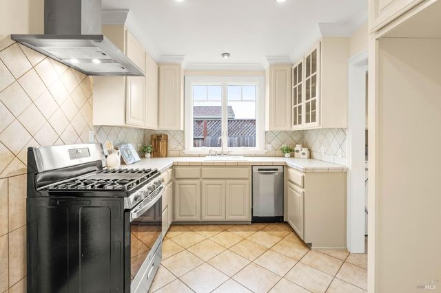 605 Baker St, Petaluma, CA 94952