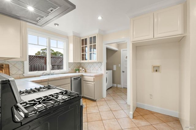 605 Baker St, Petaluma, CA 94952