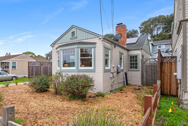 605 Baker St, Petaluma, CA 94952