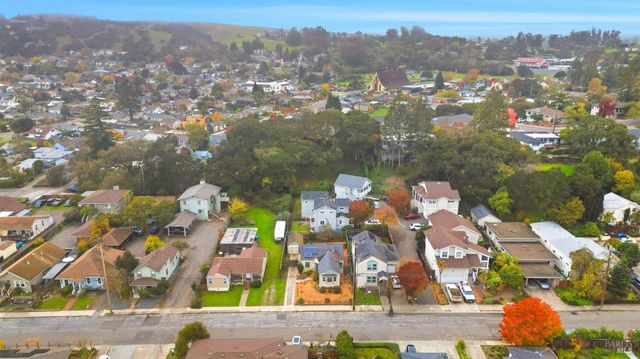 605 Baker St, Petaluma, CA 94952