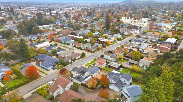 605 Baker St, Petaluma, CA 94952