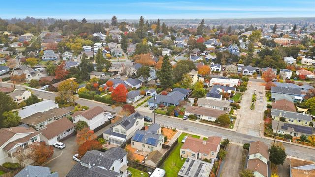 605 Baker St, Petaluma, CA 94952