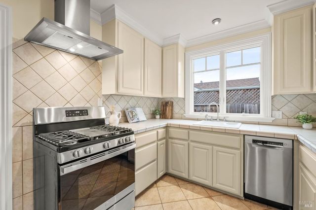 605 Baker St, Petaluma, CA 94952