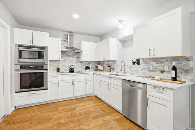 425 E Wright, Universal City, TX 78148