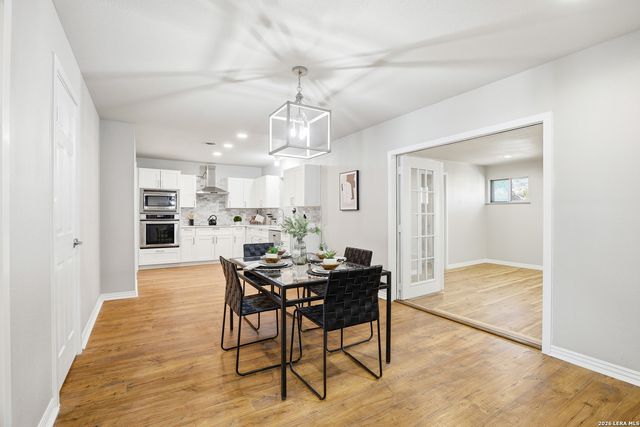 425 E Wright, Universal City, TX 78148