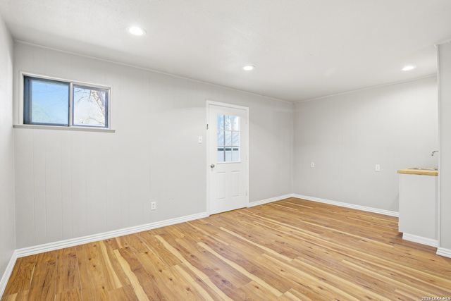 425 E Wright, Universal City, TX 78148