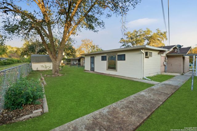 425 E Wright, Universal City, TX 78148