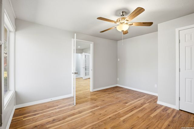 425 E Wright, Universal City, TX 78148