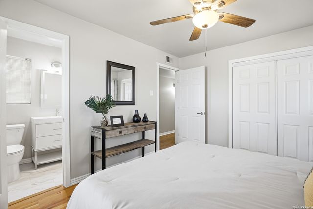 425 E Wright, Universal City, TX 78148