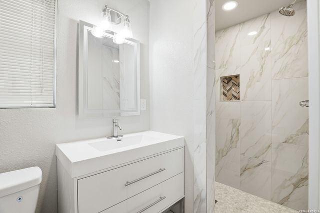 425 E Wright, Universal City, TX 78148