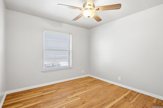 425 E Wright, Universal City, TX 78148