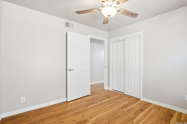 425 E Wright, Universal City, TX 78148