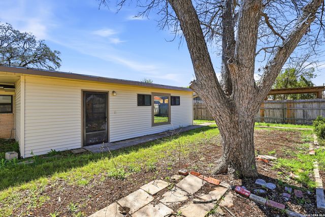 425 E Wright, Universal City, TX 78148