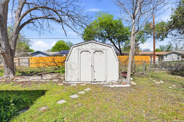 425 E Wright, Universal City, TX 78148