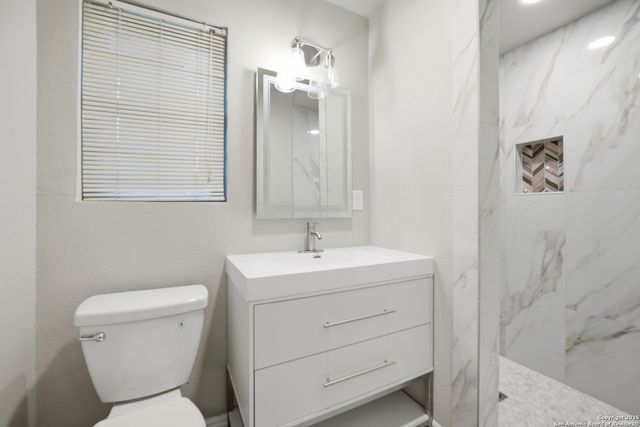 425 E Wright, Universal City, TX 78148