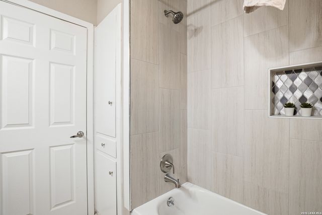 425 E Wright, Universal City, TX 78148