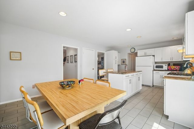 12 Arbor Ct, Livingston Twp., NJ 07039