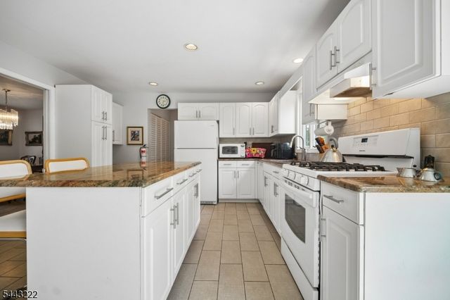 12 Arbor Ct, Livingston Twp., NJ 07039