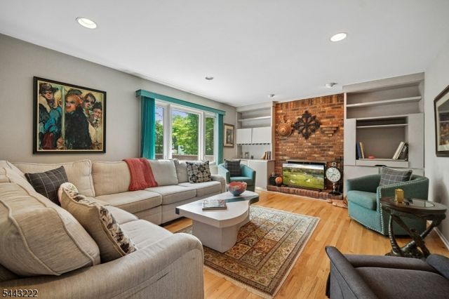 12 Arbor Ct, Livingston Twp., NJ 07039
