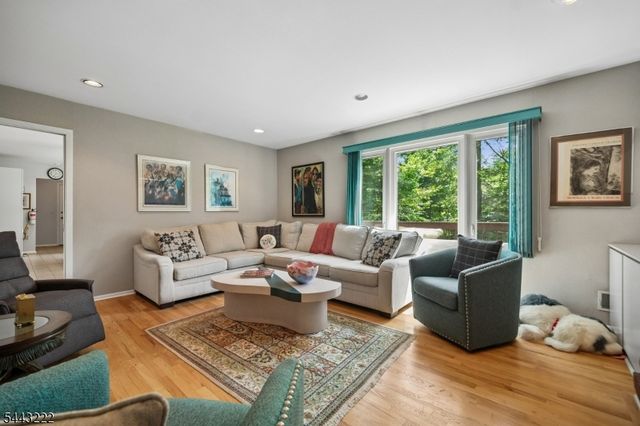 12 Arbor Ct, Livingston Twp., NJ 07039