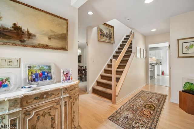 12 Arbor Ct, Livingston Twp., NJ 07039