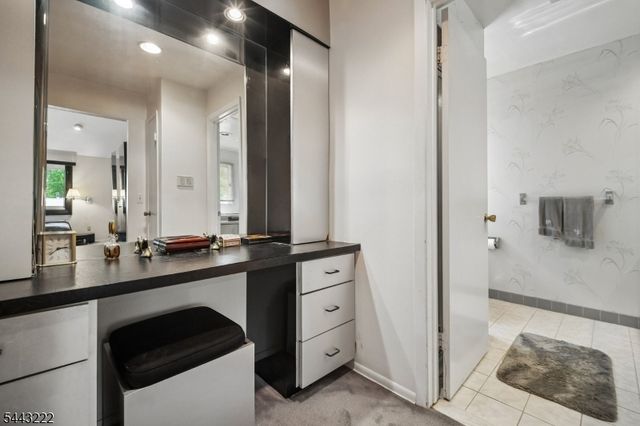 12 Arbor Ct, Livingston Twp., NJ 07039