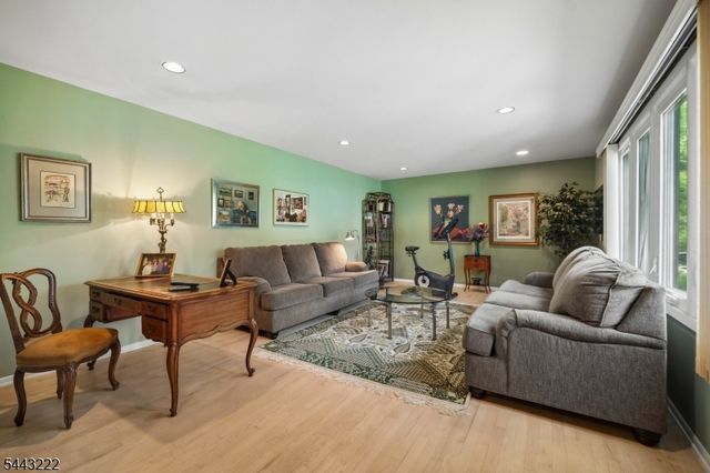 12 Arbor Ct, Livingston Twp., NJ 07039