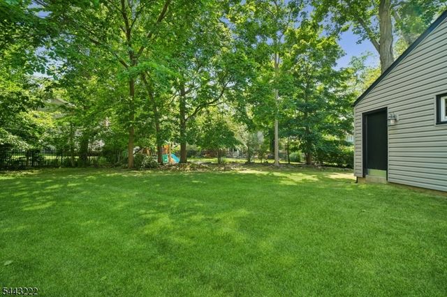 12 Arbor Ct, Livingston Twp., NJ 07039