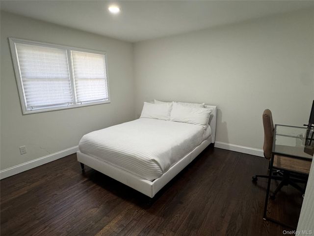 43 W Shore Road, Oakdale, NY 11769