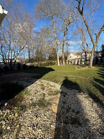 43 W Shore Road, Oakdale, NY 11769