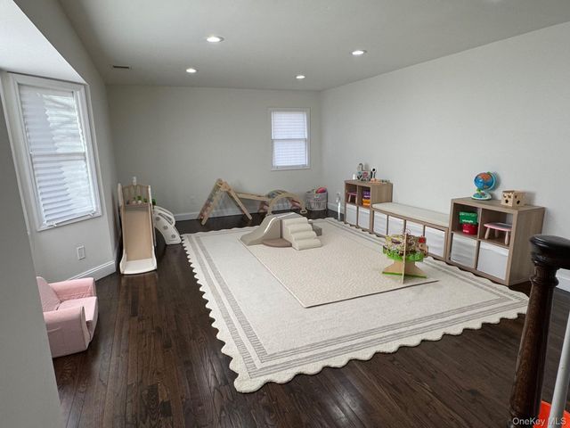 43 W Shore Road, Oakdale, NY 11769