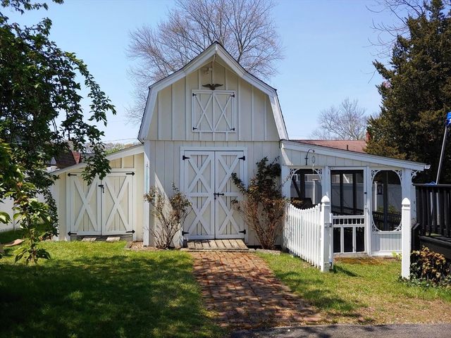 39 Elvira St, Bellingham, MA 02019