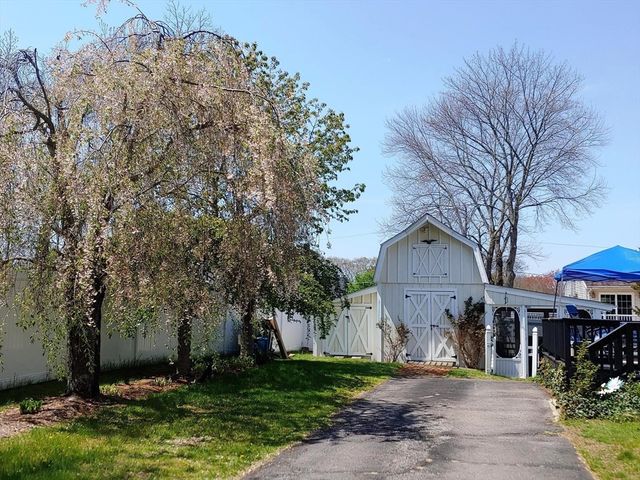 39 Elvira St, Bellingham, MA 02019