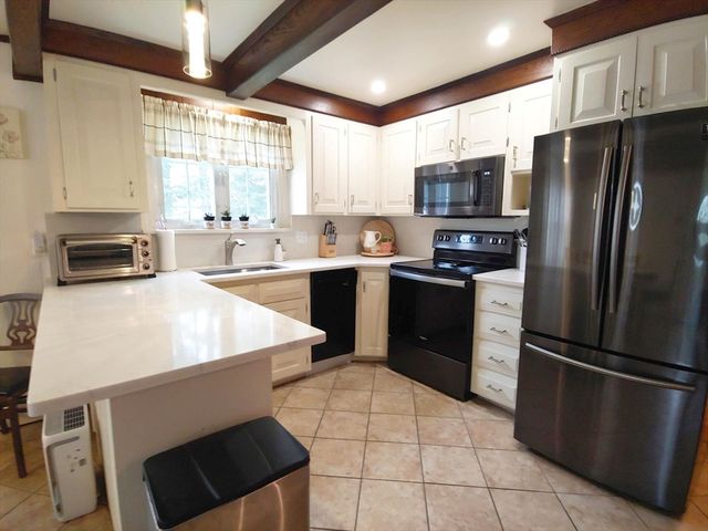 39 Elvira St, Bellingham, MA 02019