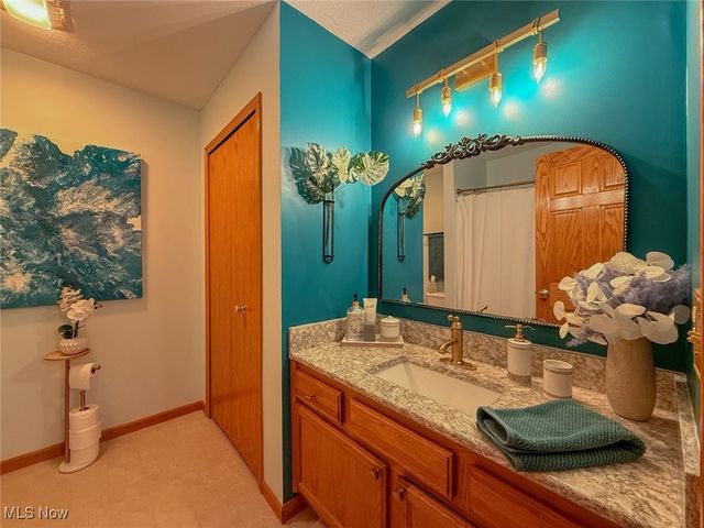 910 Devonwood Drive, Wadsworth, OH 44281