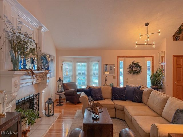 910 Devonwood Drive, Wadsworth, OH 44281