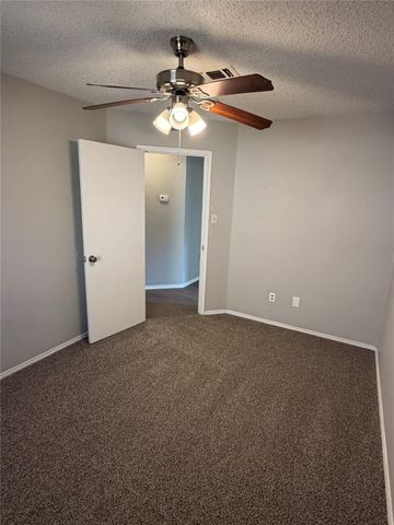 322 Moss Hill Drive, Arlington, TX 76018