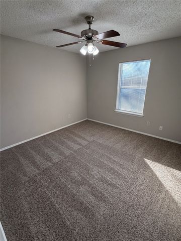 322 Moss Hill Drive, Arlington, TX 76018